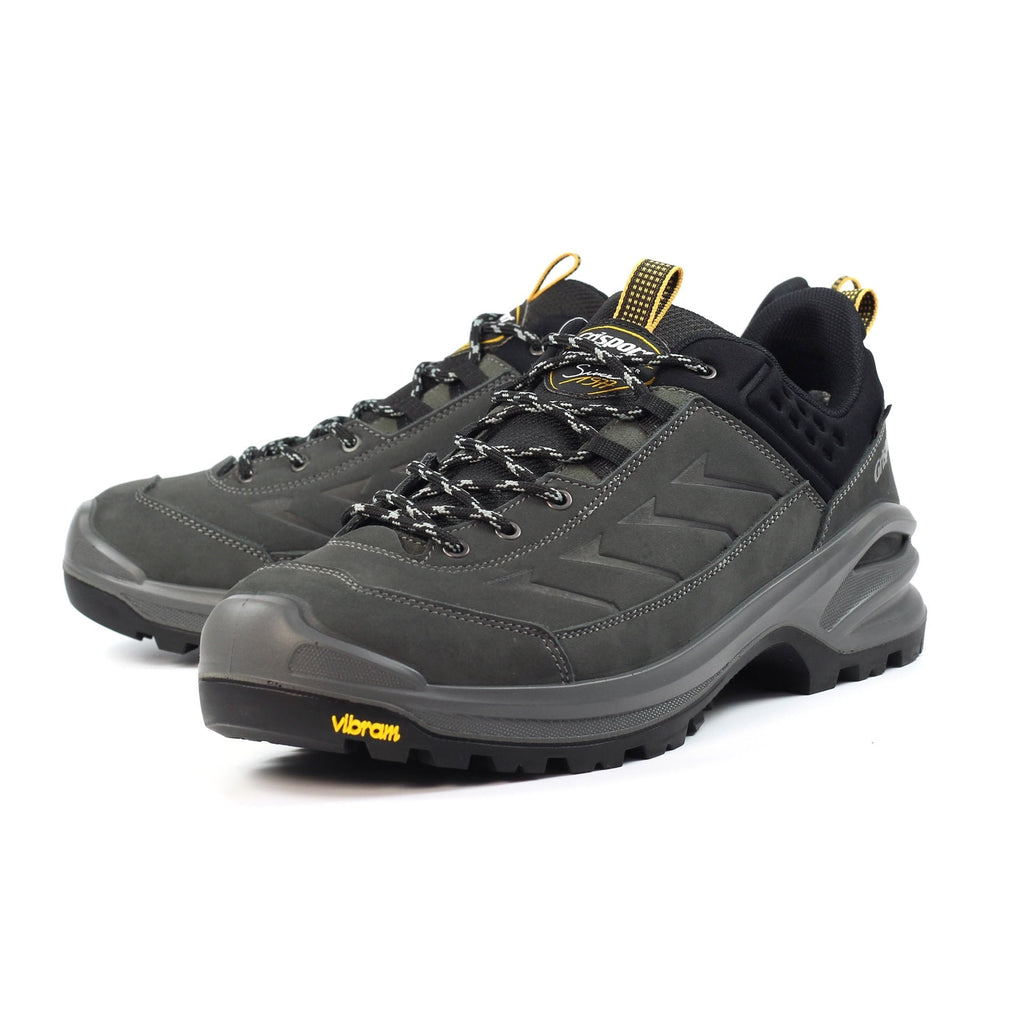 Traverse Dark Grey Walking Shoe