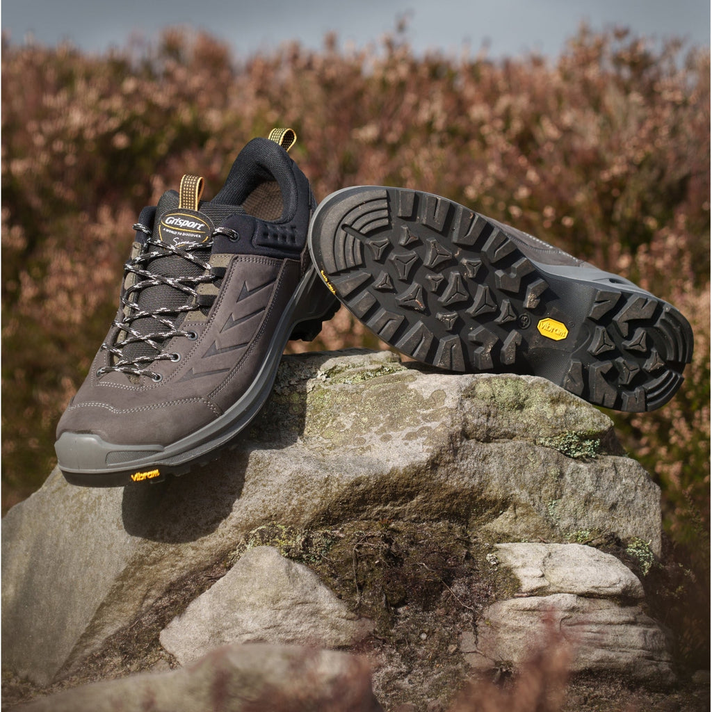 Traverse Dark Grey Walking Shoe