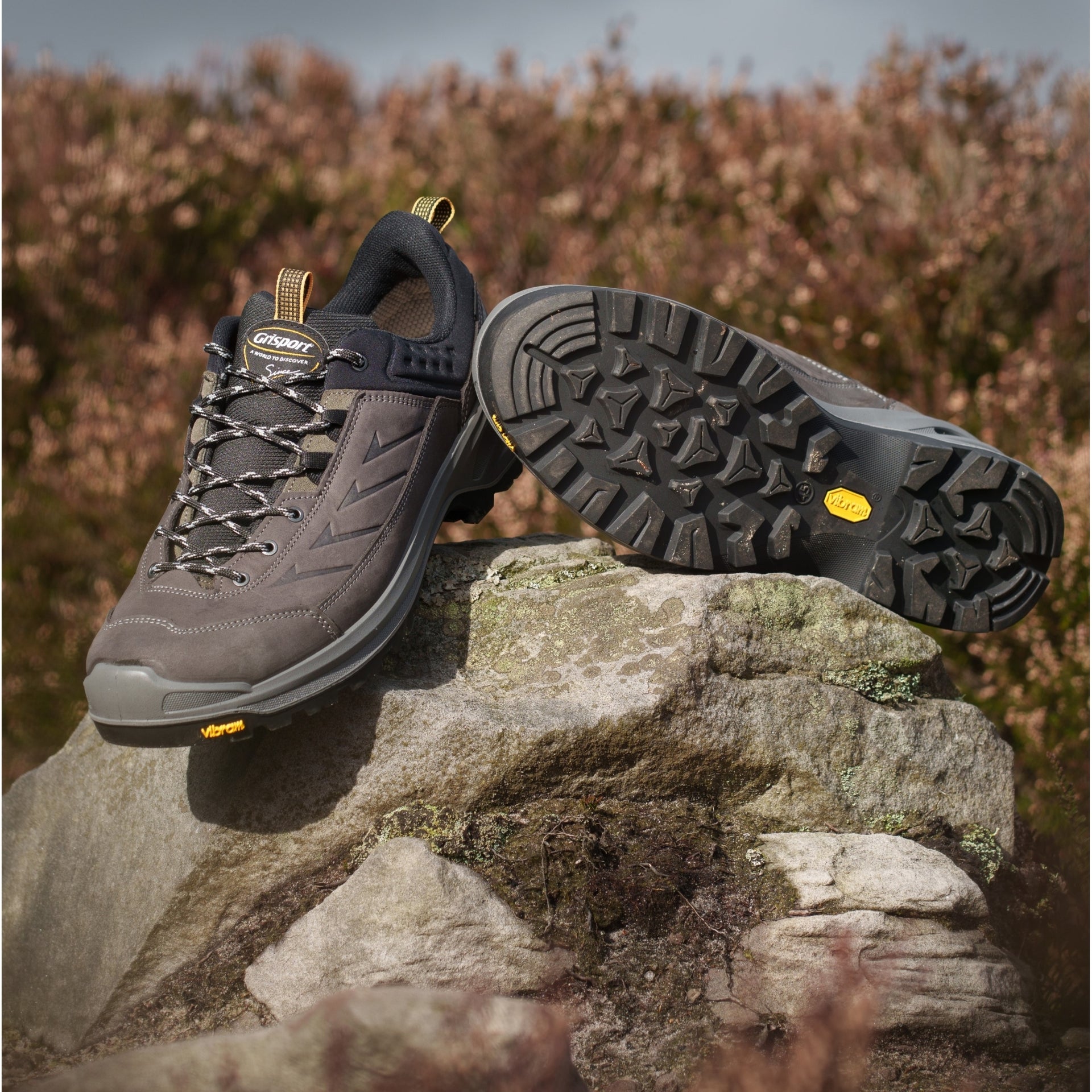 Traverse Dark Grey Walking Shoe
