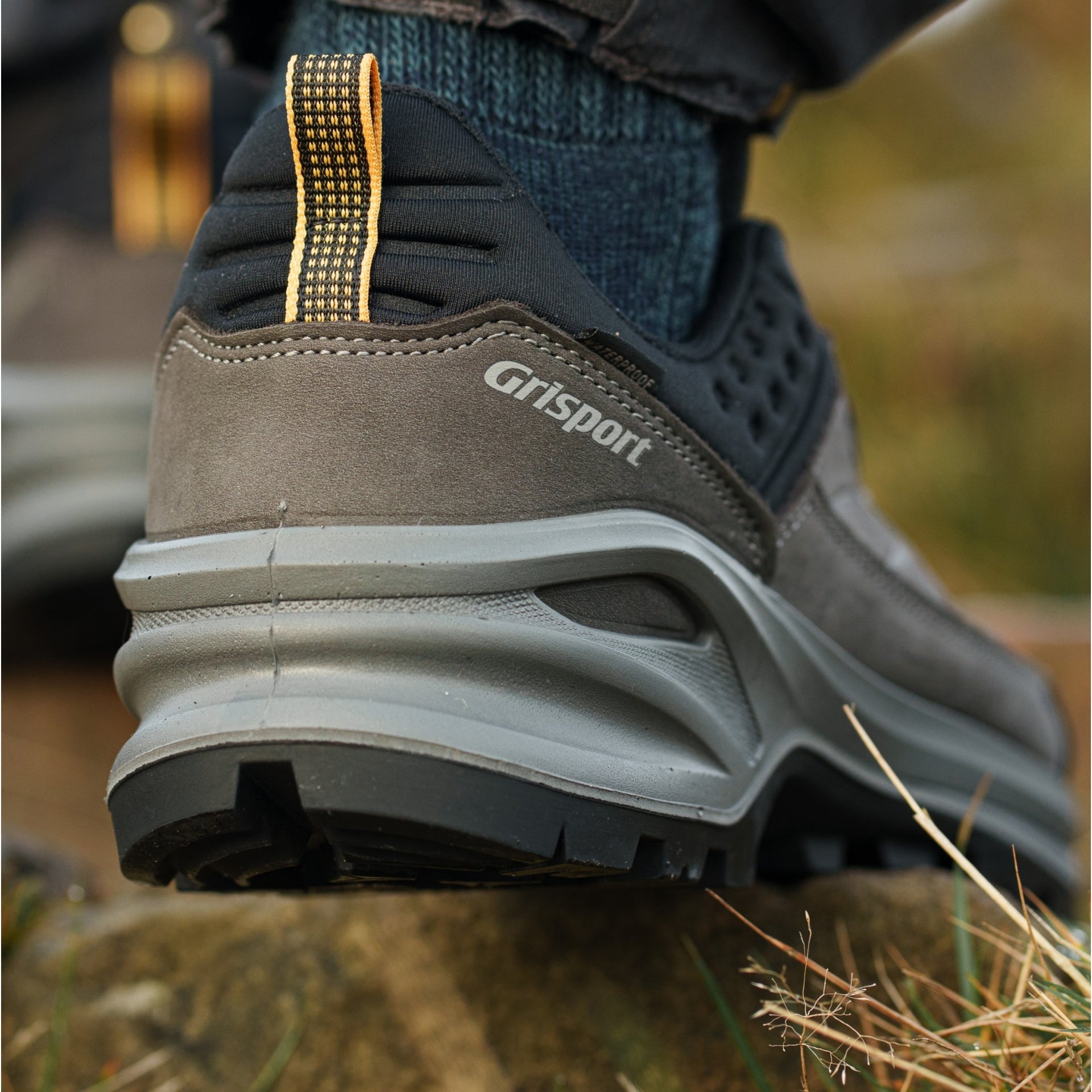 Traverse Dark Grey Walking Shoe