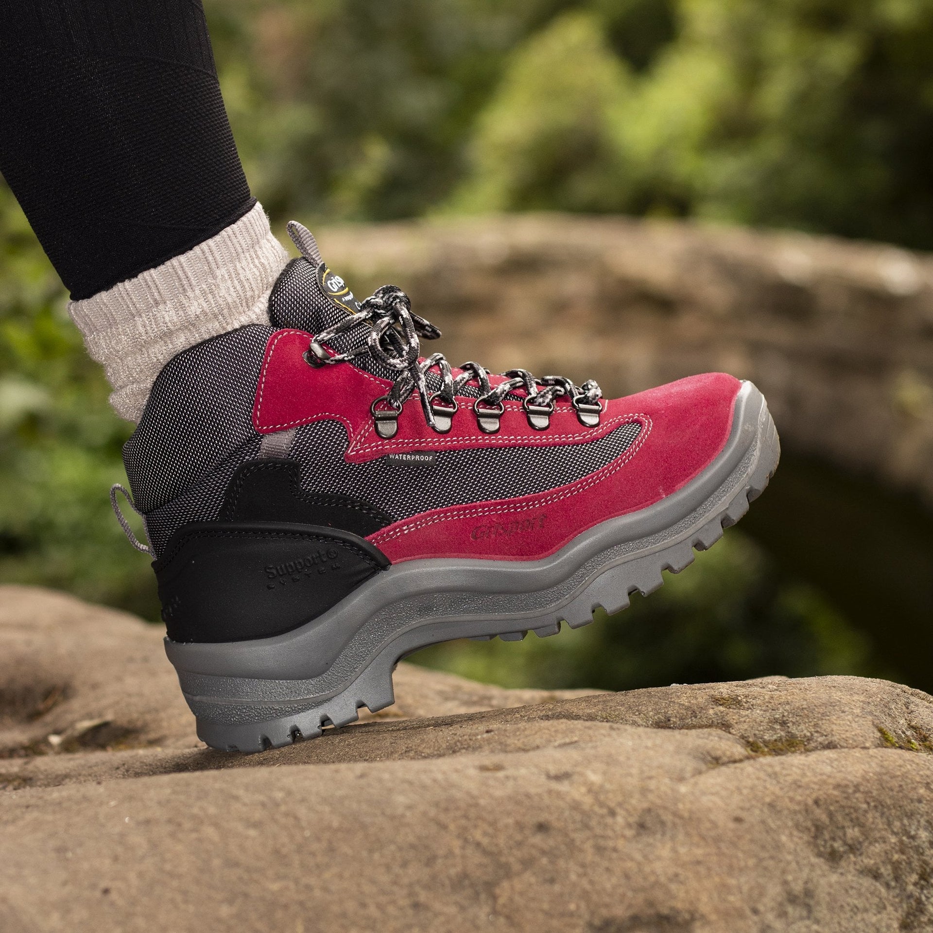 Lady Wolf Raspberry Trekking Boot