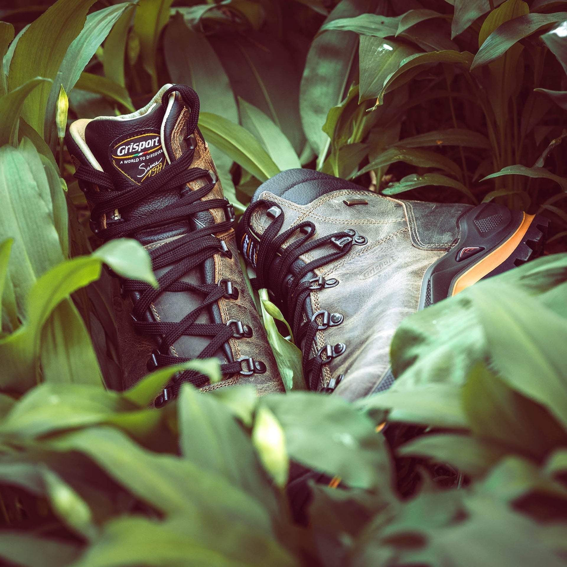 Aztec Wide Fit Boot (Crazy Horse Leather)