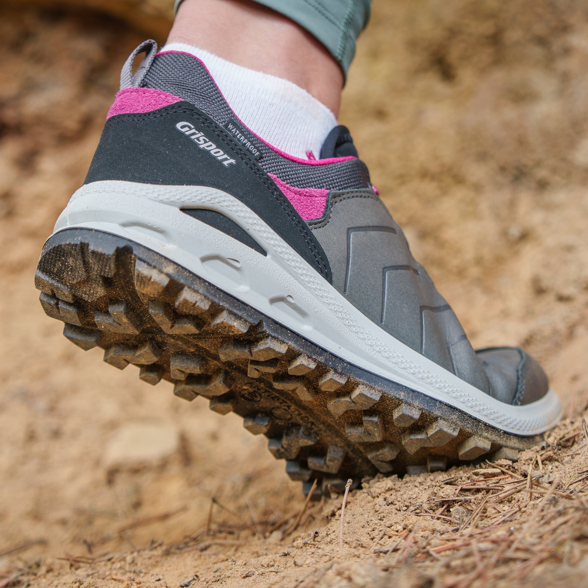 Lady Gravity Grey Walking Shoe