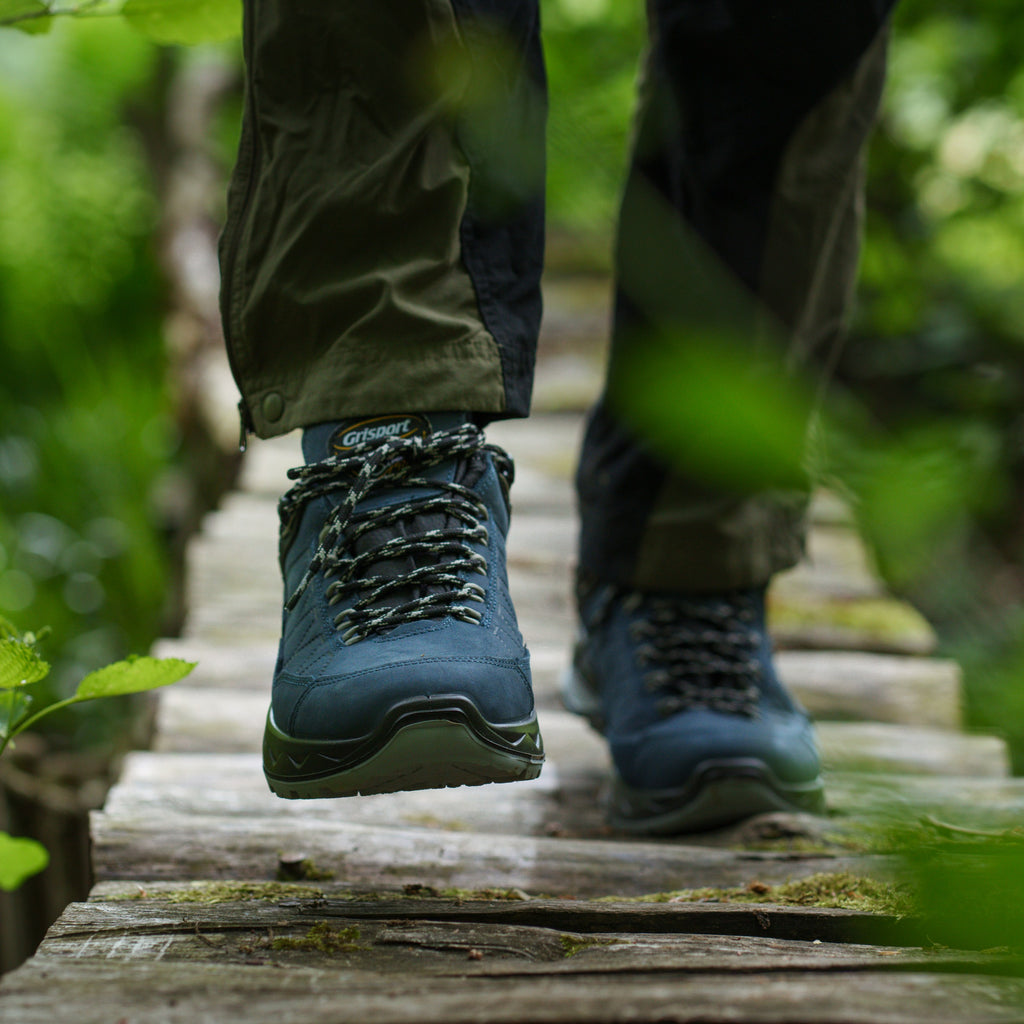 Spur Navy Walking Shoe
